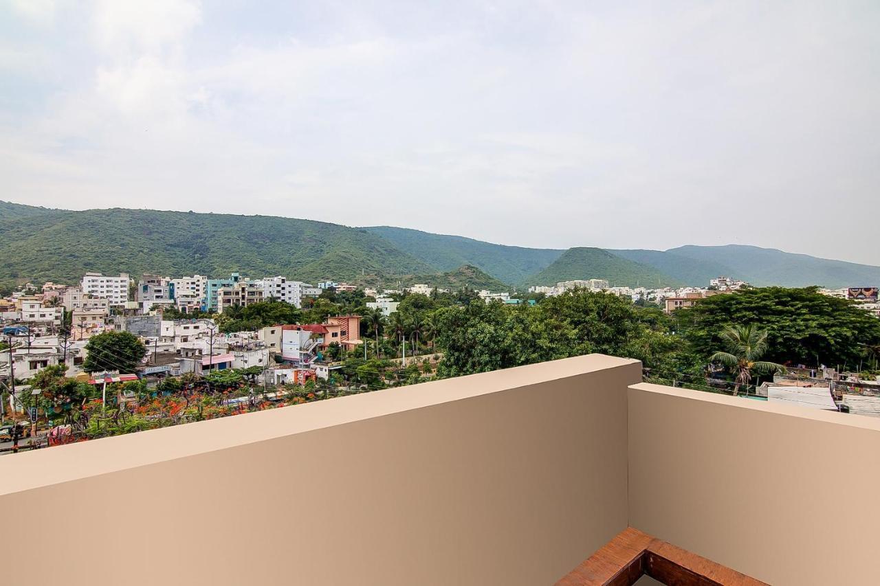 Oyo Lalitha Delight Hotel Visakhapatnam Exterior photo